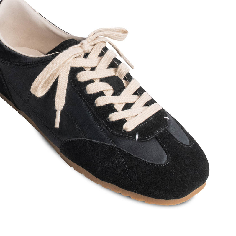 Gail Motion Black